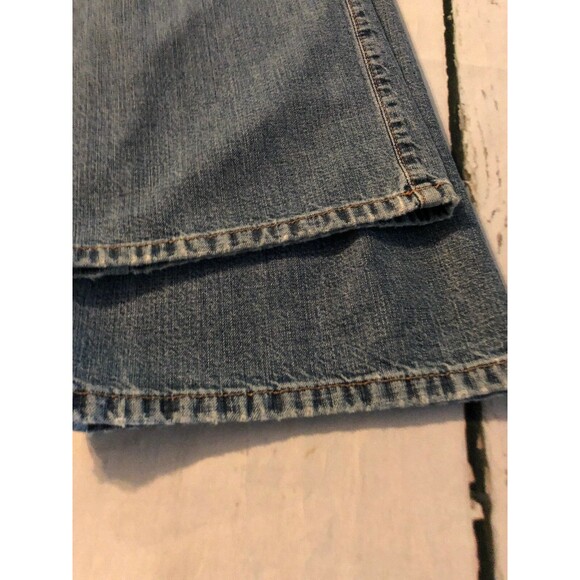 Lucky Brand Women's Jeans Low Rise East Fit Flare Leg Distressed Size 4 X 31 - Picture 7 of 9